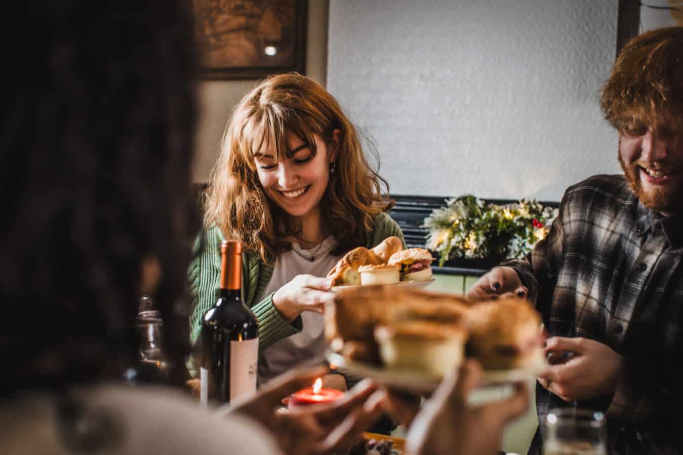 Friends enjoying food and drinks at The Flying Horse pub in en_GB.
